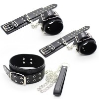 BDSM set met halsband, riem en boeien