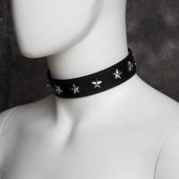 PU leren halsband met sterretjes - zwart