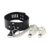 Leren BDSM-harnas met halsband en tepelklemmen
