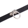 Dunne zwarte halsband met ring metalen ring